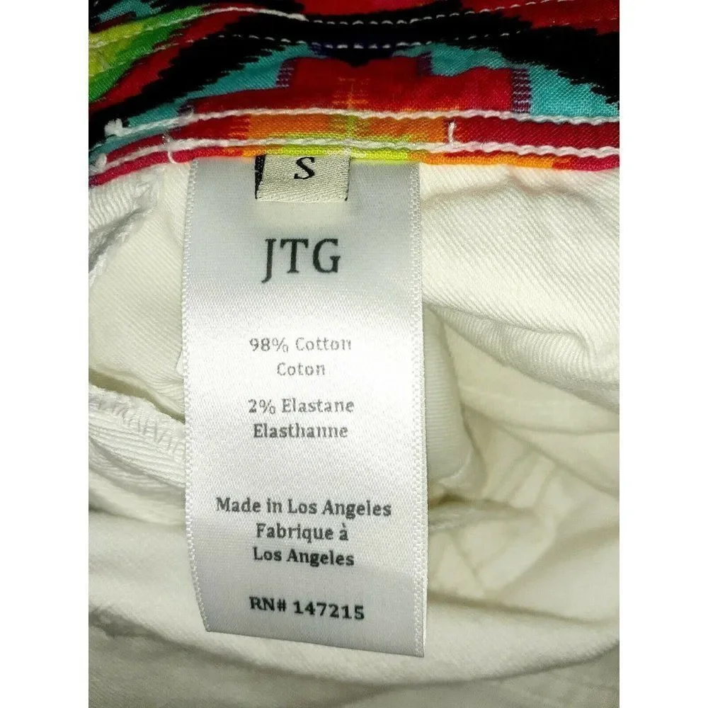Anthropologie details button leg